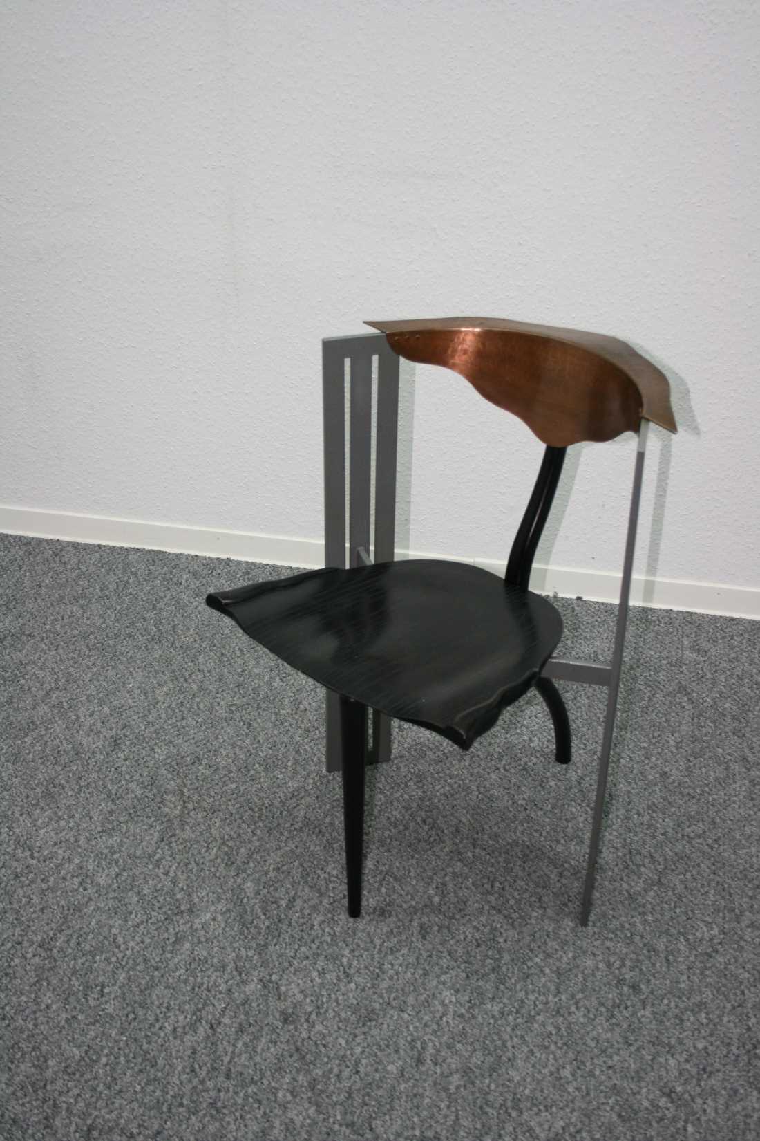 gxainatvr7v9sj2q9uh Armlehnstuhl Modell Ota Otanek, Design von Borek Sipek, Entwurf von 1988, für Vitra Design Museum